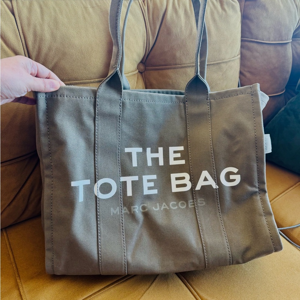 Marc Jacobs Canvas Tote with Logo - Picture 2 of 5